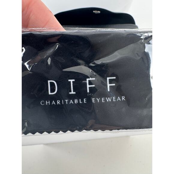 DIFF NWOT Pink & Gold Genevive Oversized Sunglasses With Case - Picture 12 of 15